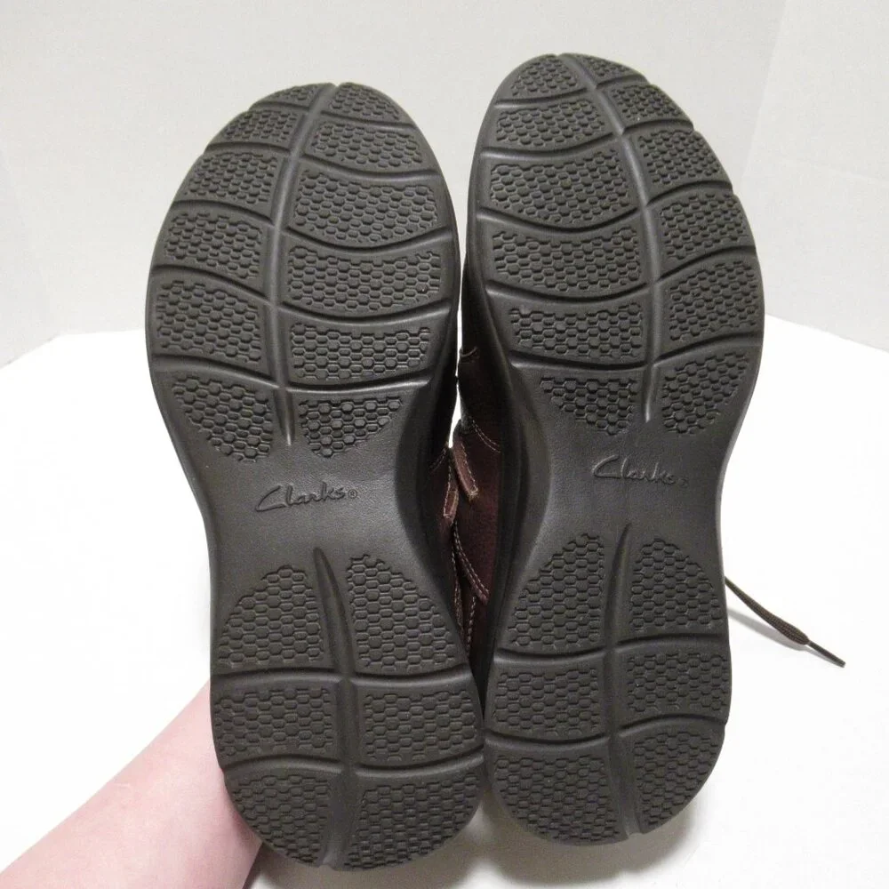 Men's Size 10.5 Clarks shoes